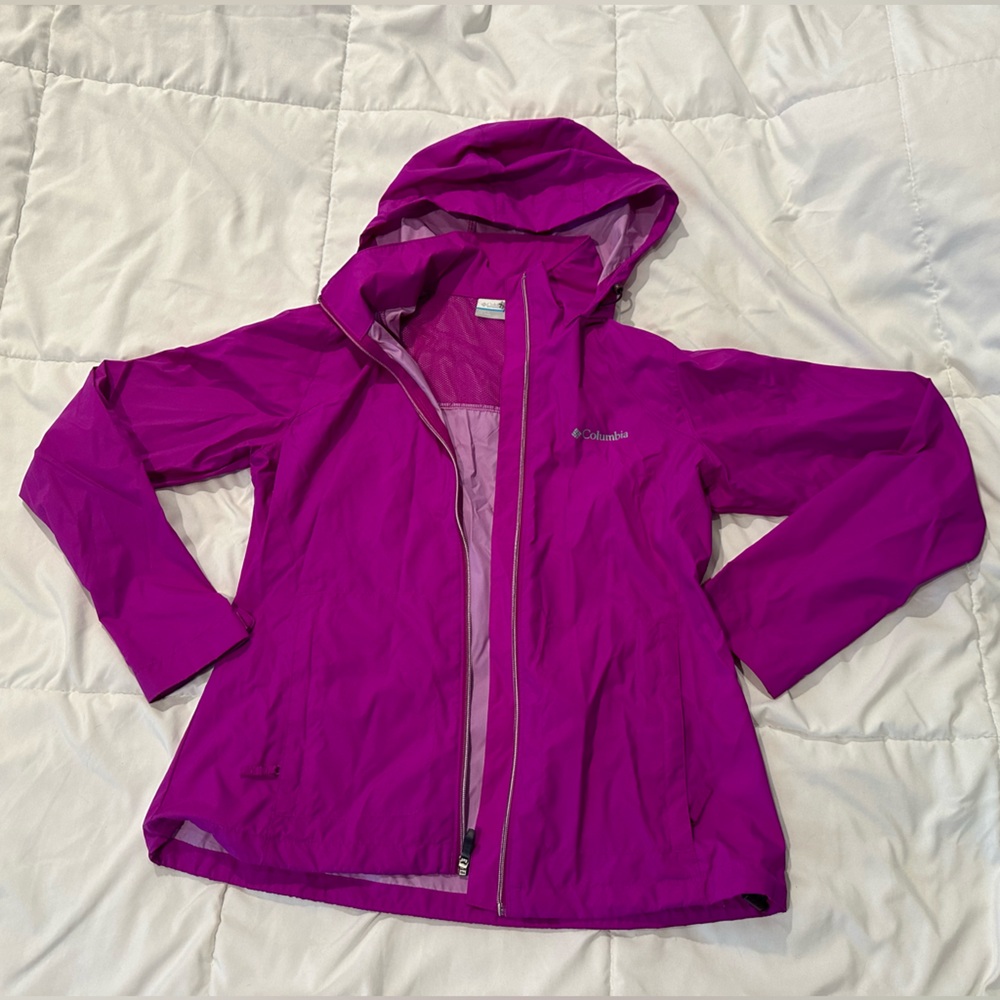 Women’s Columbia Switchback Jacket. Medium. Magenta color. NWOT
